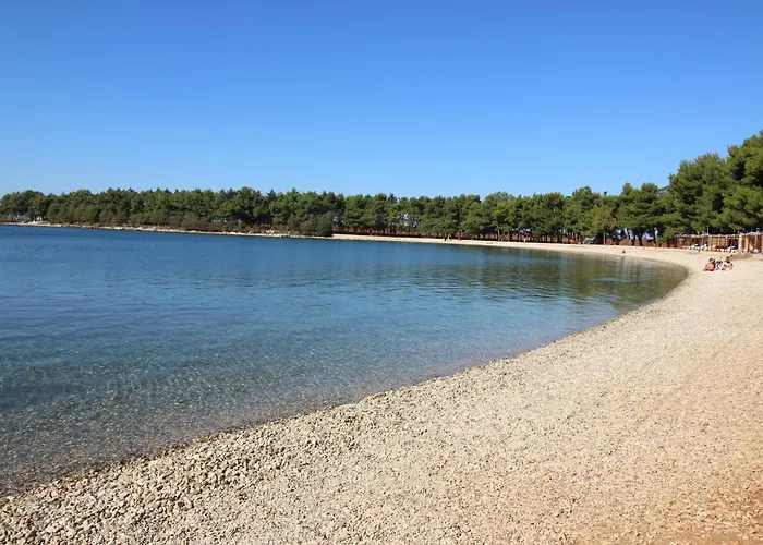 Ariel A4, Quiet Area Only 2 Km From The Beach