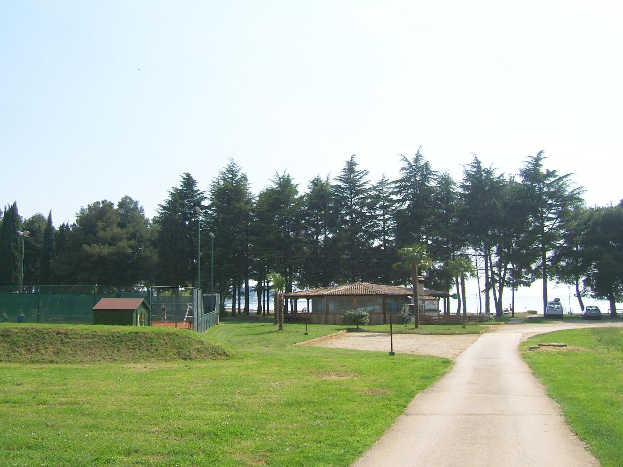 Ariel A4, Quiet Area Only 2 Km From The